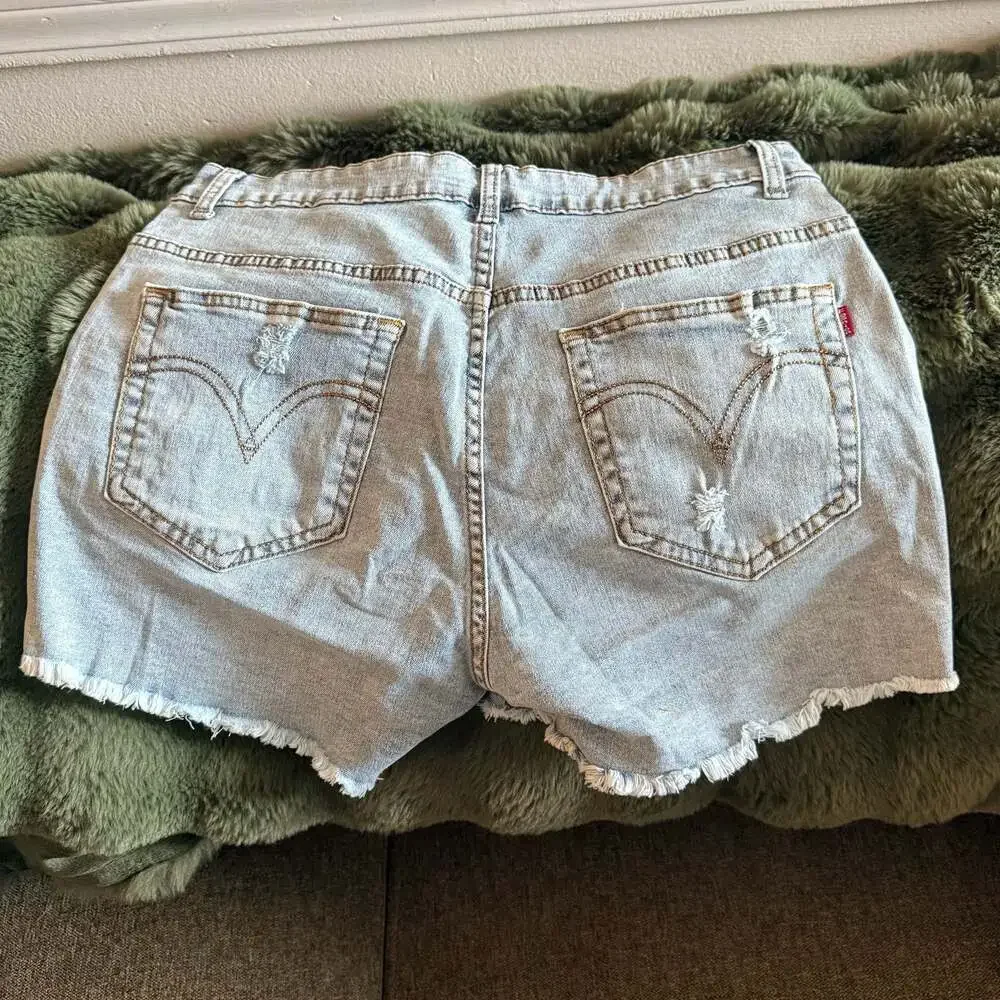 Light Wash Distressed Frayed Hem Denim Shorts MEDIUM NEW